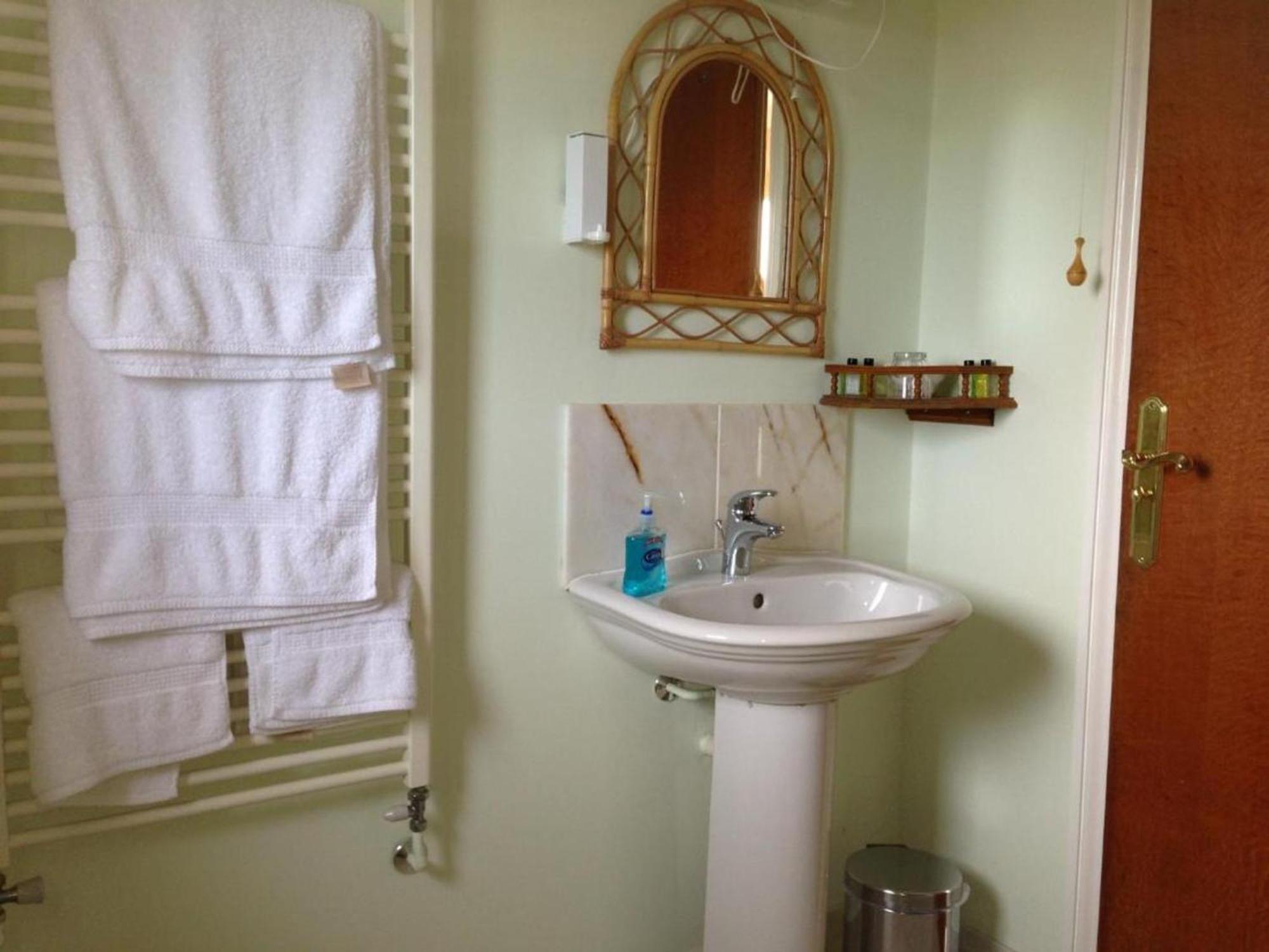 Room In Guest Room - Orchard Manor, Fore Street, Probus Труро Екстериор снимка